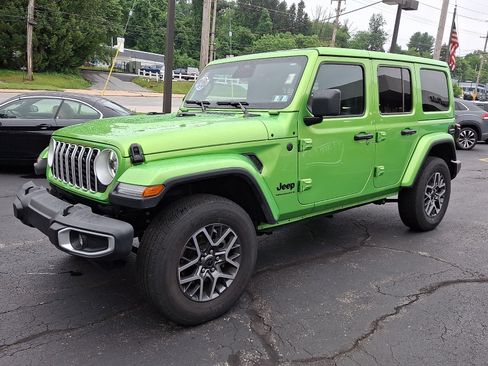 Certified 2026 Jeep Wrangler Unlimited Sahara w/ Safety Group AWD/4WD image 3