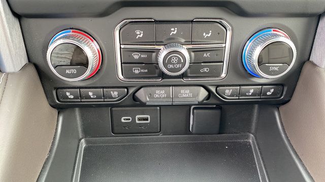 Used 2023 GMC Yukon SLT w/ SLT Luxury Package AWD/4WD image 29