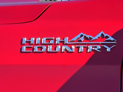 Used 2021 Chevrolet Suburban High Country image 41