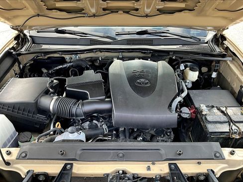 Used 2020 Toyota Tacoma TRD Sport AWD/4WD image 29