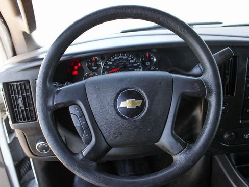 Used 2016 Chevrolet Express 2500 RWD image 17
