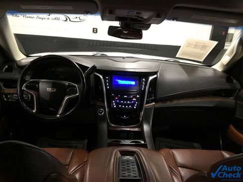 Used 2017 Cadillac Escalade Luxury image 26