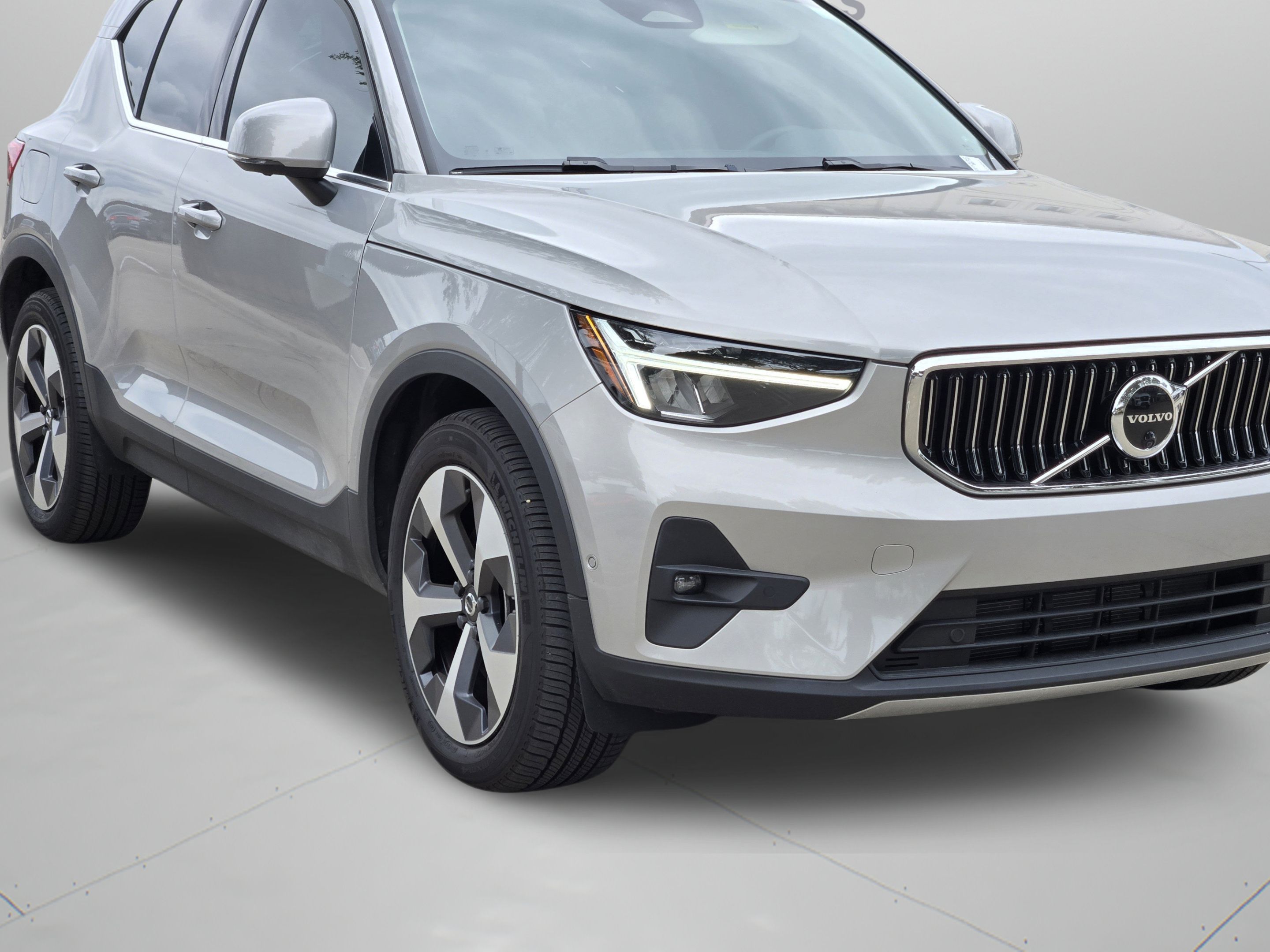 Used 2023 Volvo XC40 B5 Plus w/ Protection Package Premier AWD/4WD image 43