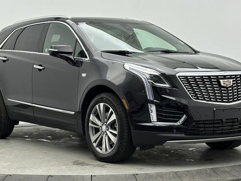 Used 2025 Cadillac XT5 Premium Luxury image 3