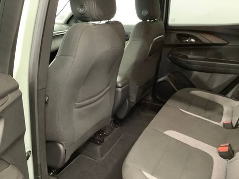 Used 2025 Chevrolet TrailBlazer LT w/ Convenience Package FWD image 8
