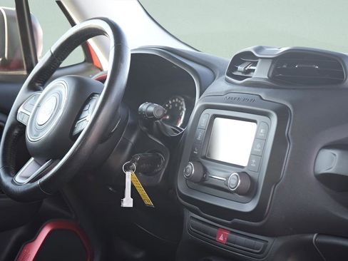 Used 2015 Jeep Renegade Trailhawk image 12