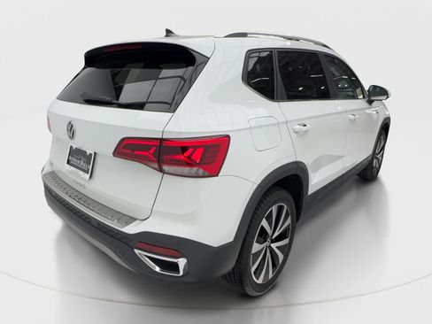 Used 2023 Volkswagen Taos SE FWD image 7