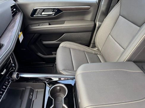 New 2026 Chevrolet Suburban Premier w/ Sun And Tow Package AWD/4WD image 38