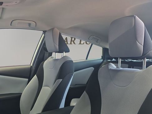 Used 2019 Toyota Prius L Eco FWD image 10