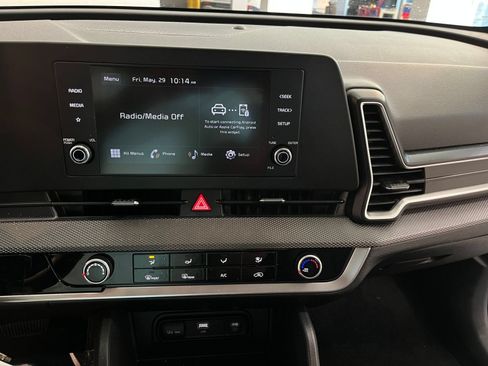 Used 2025 Kia Sportage LX FWD image 17