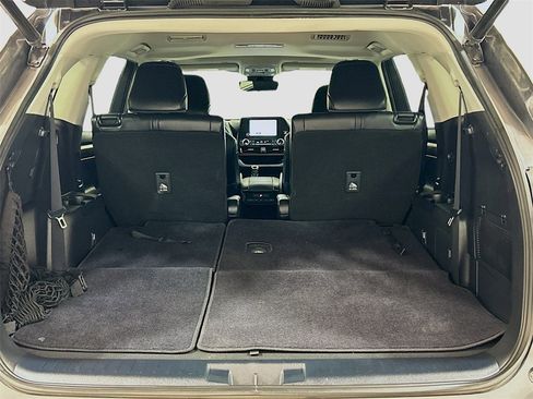Used 2023 Toyota Highlander XLE image 22