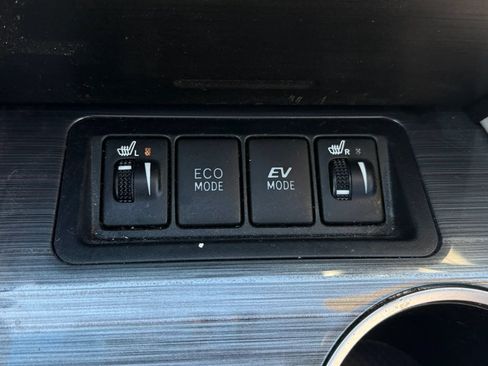 Used 2012 Toyota Camry XLE w/ Leather Pkg FWD image 24