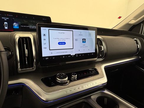 Used 2025 Ford Expedition Platinum w/ Driver's Package image 24