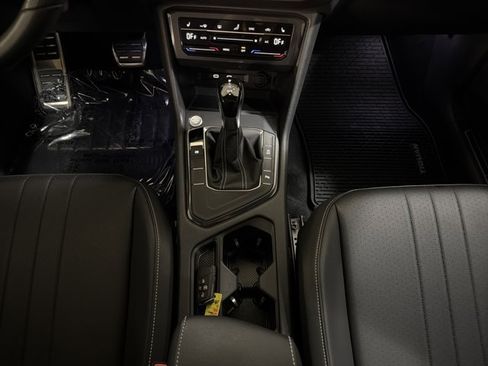 Certified 2024 Volkswagen Tiguan SE R-Line w/ MDO Package, Three-Row FWD image 34
