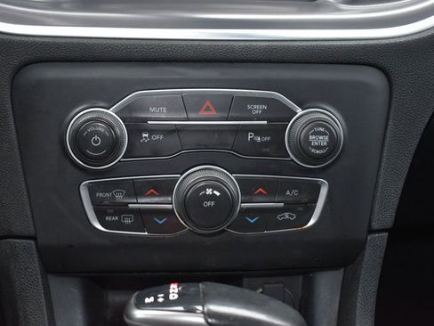 Used 2020 Dodge Charger SXT w/ Driver Convenience Group image 38