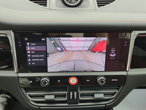 Used 2025 Porsche Macan image 11