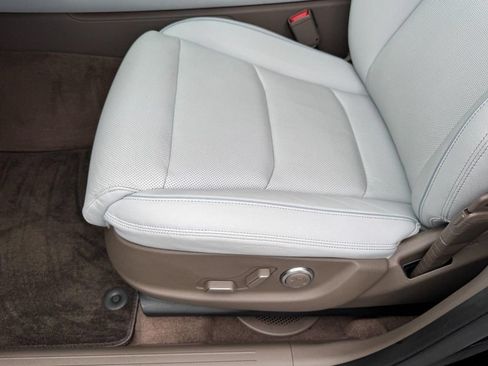 Certified 2026 Genesis GV70 2.5T Advanced AWD/4WD image 15
