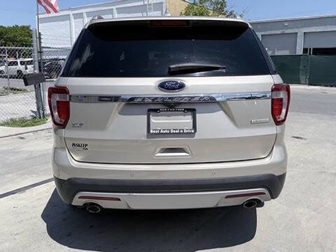 Used 2017 Ford Explorer XLT w/ Equipment Group 202A FWD image 21