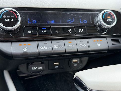 Used 2021 Hyundai Elantra Limited FWD image 32