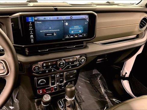 Used 2026 Jeep Gladiator Mojave AWD/4WD image 29