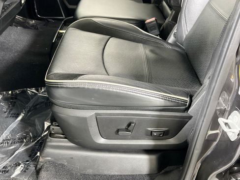 Used 2024 RAM 2500 Laramie AWD/4WD image 19