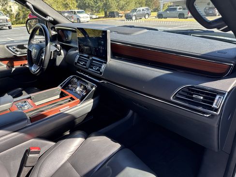 Used 2023 Lincoln Navigator Reserve image 39