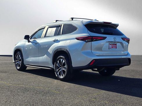 Certified 2024 Toyota Highlander XLE AWD/4WD image 6