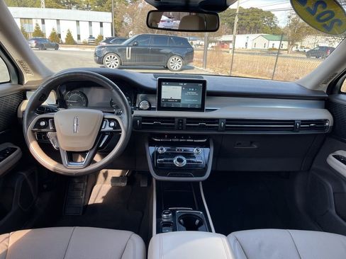 Used 2022 Lincoln Corsair AWD w/ Premium Package image 8