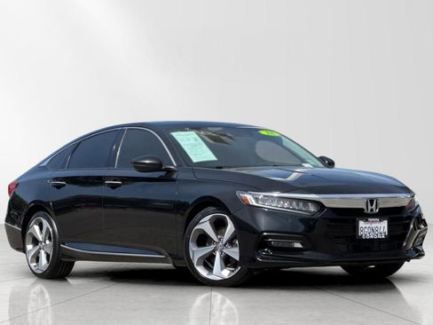Used 2018 Honda Accord Touring image 1