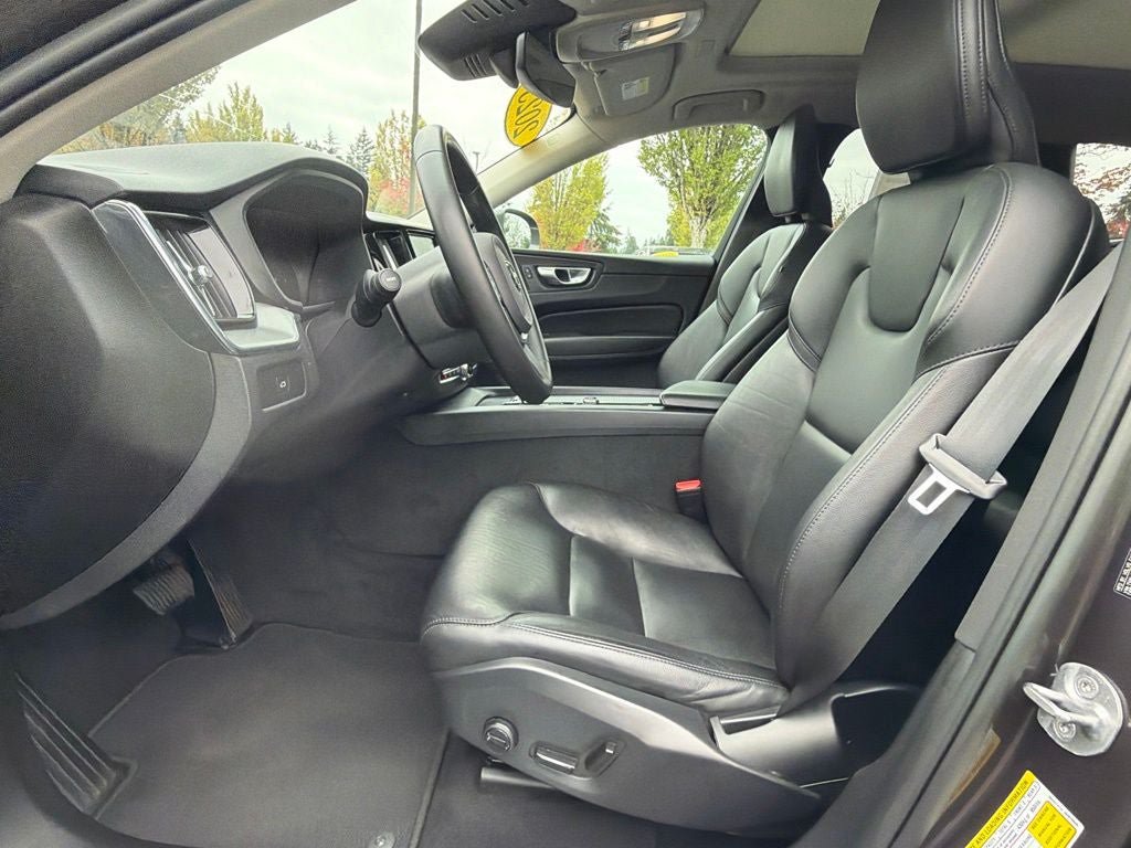 Used 2023 Volvo XC60 B5 Core AWD/4WD image 15