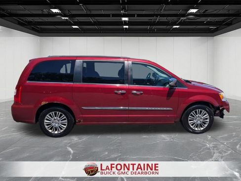 Used 2013 Chrysler Town & Country Touring-L w/ Driver Convenience Group FWD image 6