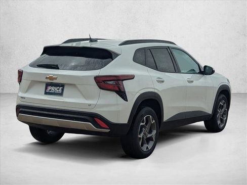 Used 2025 Chevrolet Trax LT FWD image 5