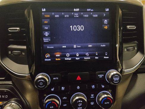 Used 2019 RAM 1500 Laramie AWD/4WD image 25