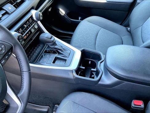 Used 2022 Toyota RAV4 XLE w/ Convenience Package FWD image 19