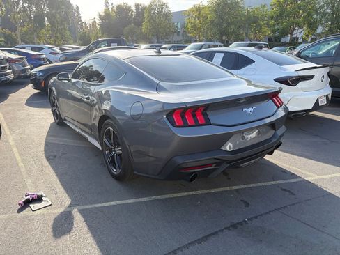 Used 2025 Ford Mustang Coupe RWD image 4