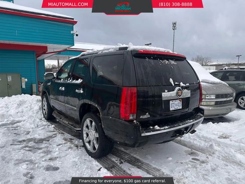 Used 2014 Cadillac Escalade Luxury image 3