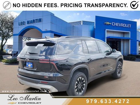 Used 2025 Chevrolet Traverse Z71 w/ Driver Confidence Package AWD/4WD image 3
