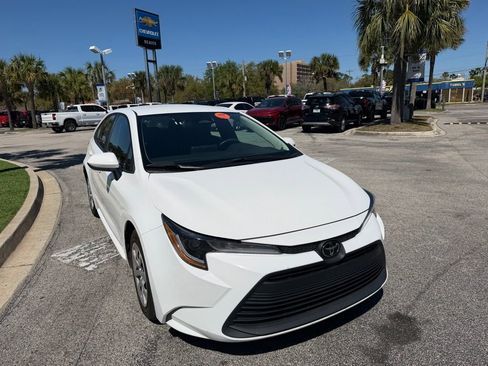 Used 2024 Toyota Corolla LE FWD image 2
