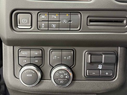 Used 2023 GMC Yukon XL SLT image 24