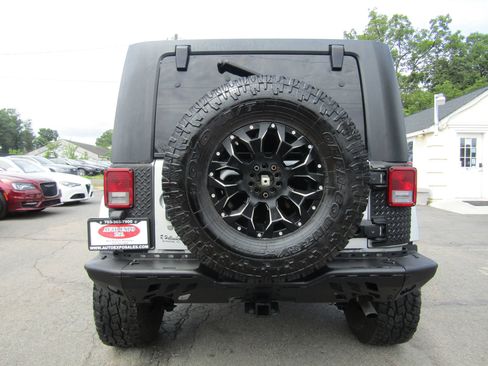 Used 2008 Jeep Wrangler Unlimited Sahara w/ Dual Top Group AWD/4WD image 6