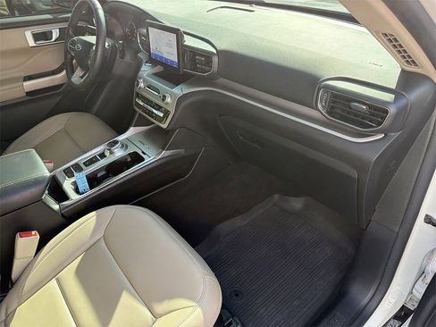 Used 2021 Ford Explorer XLT w/ Equipment Group 202A image 12