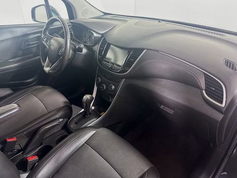 Used 2017 Chevrolet Trax LT w/ LT Convenience Package AWD/4WD image 28
