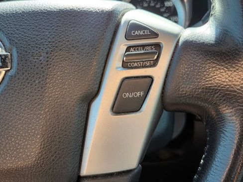 Used 2018 Nissan Titan SV w/ SV Convenience Package RWD image 22
