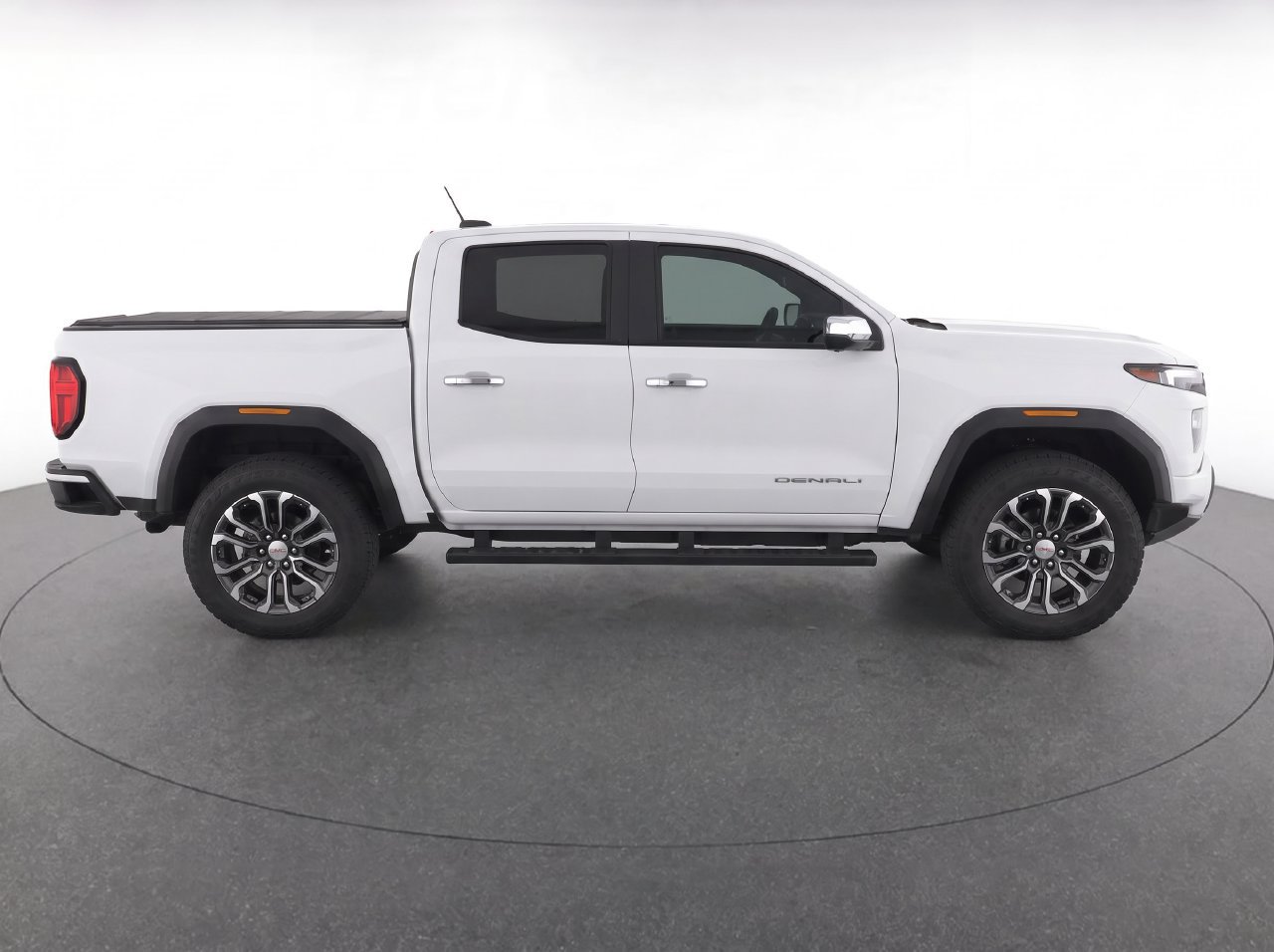 Used 2024 GMC Canyon Denali AWD/4WD image 8