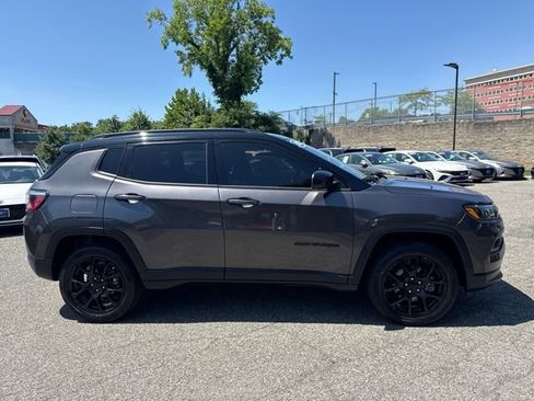 Used 2022 Jeep Compass Latitude AWD/4WD image 11