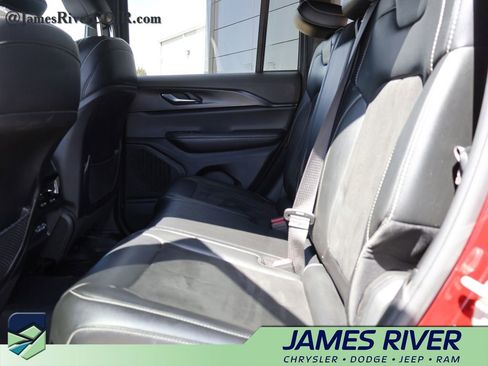 Used 2024 Jeep Grand Cherokee Altitude AWD/4WD image 18