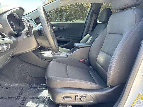 Used 2017 Chevrolet Malibu LT FWD image 15