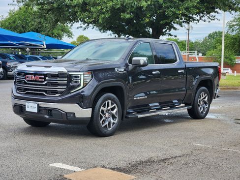 Used 2022 GMC Sierra 1500 SLT AWD/4WD image 2