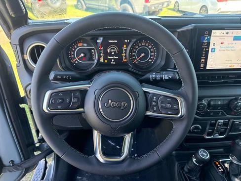New 2026 Jeep Wrangler Unlimited Sahara AWD/4WD image 10