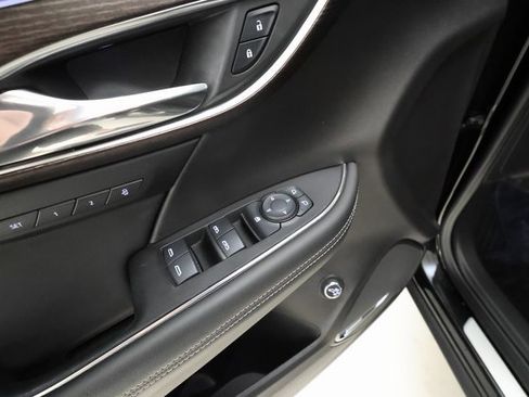 Used 2022 Buick Envision Avenir w/ Technology Package II image 8